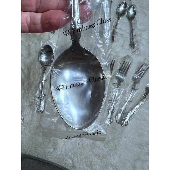 Embassy Classic Stainless Steel Flatware Set of 20 - Picture 3 of 5
